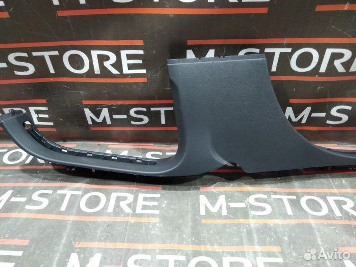 Накладка на порог салона левая Volkswagen Touareg