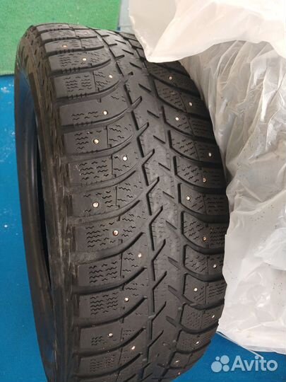 Bridgestone Ice Cruiser 5000 215/60 R16 95T