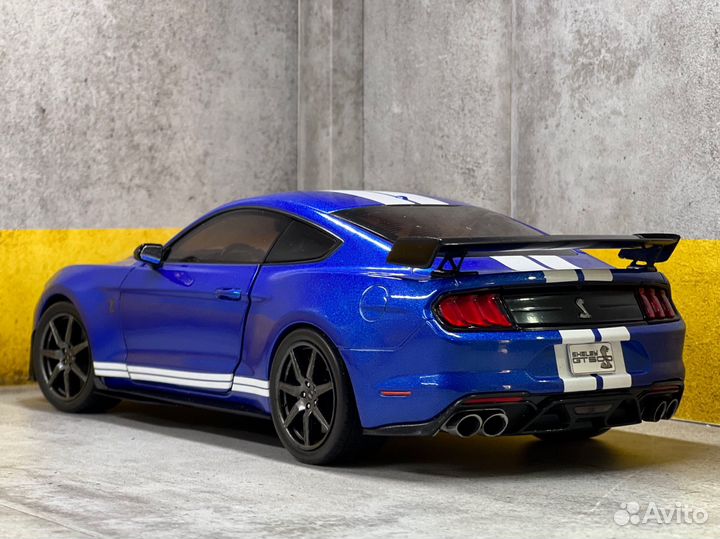 Модель ford shelby gt500 1/18 solido