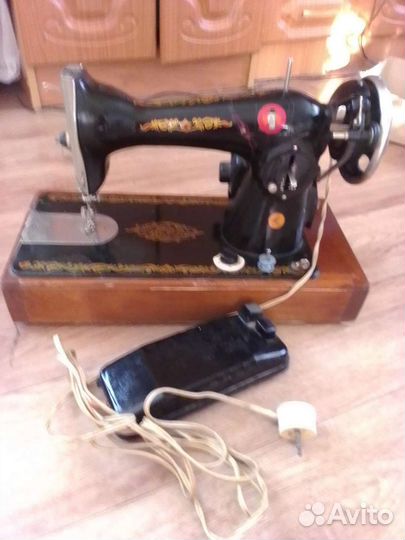 Швейная машинка электрическая с педалью