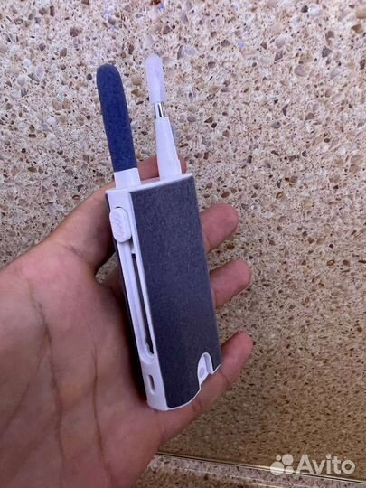 Щетка для чистки гарнитуры и телефонов