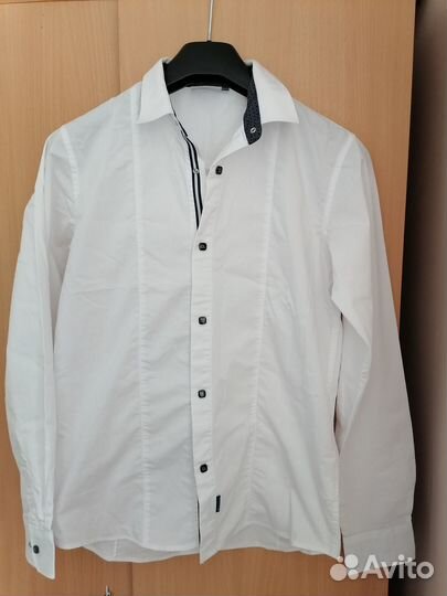 Продам рубашку белую на мальчика рост 164