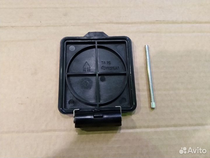 65882 Крышка мультиконнектора на трактор Avant