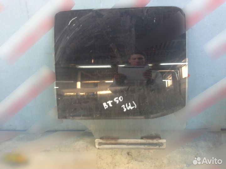 Стекло двери задней левой Mazda BT-50 2006-2012