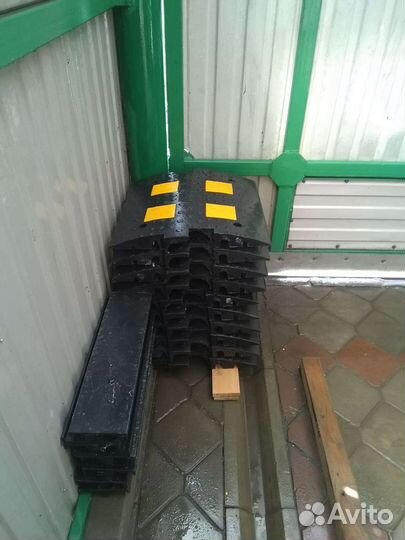 Лежачий полицейский бу