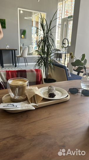 Бариста в кофейню