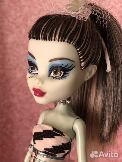 Кукла монстр хай френки штейн рассвет танца