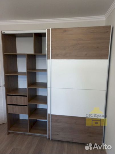 Зеркальный шкаф