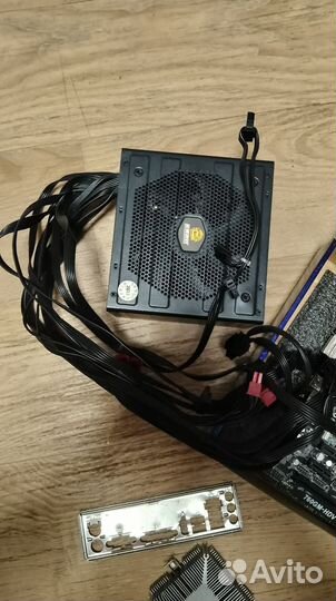 Материнская плата с процессором и памятью