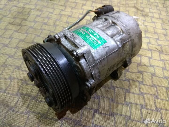 Компрессор кондиционера VW Golf4/Bora,VAG 1J082080