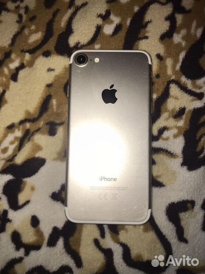 Телефон iPhone 7