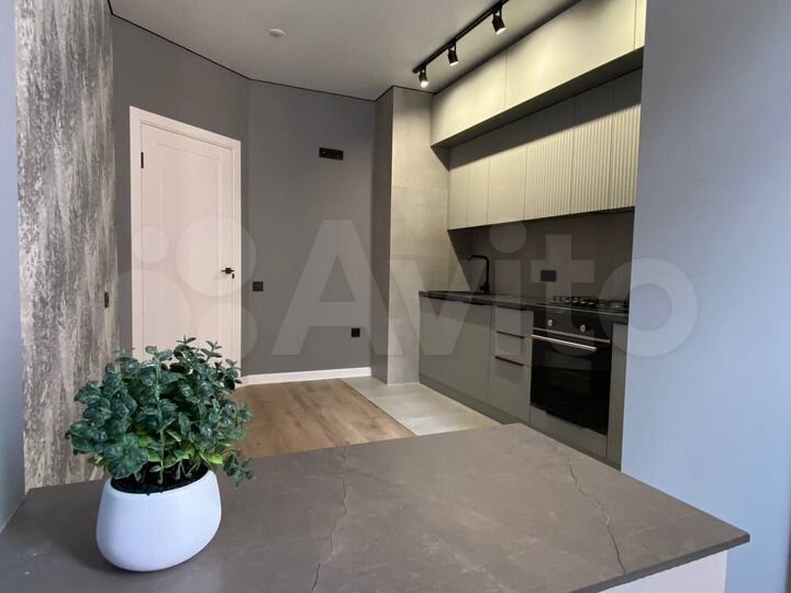 2-к. квартира, 57 м², 10/18 эт.