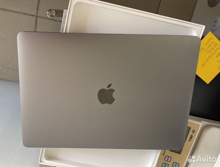 Macbook pro 13 2020 i5 A2251 2 GHZ 16 RAM 1 TB