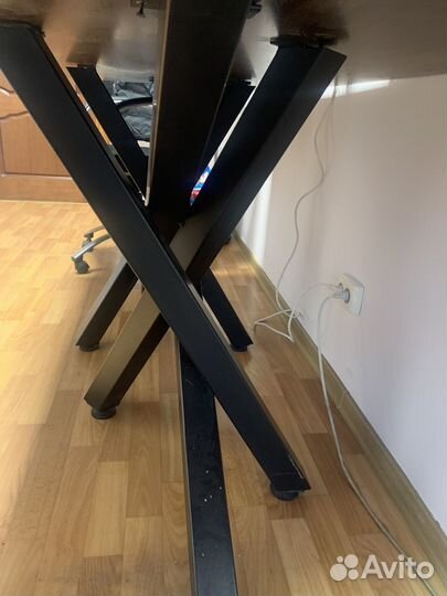 Дубовый стол (ручной работы)