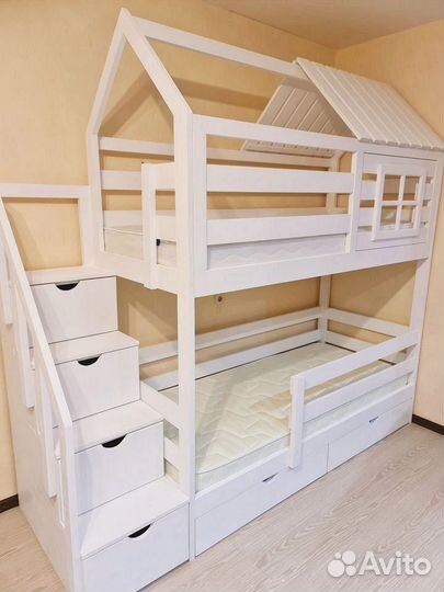 Двухъярусная кровать из массива