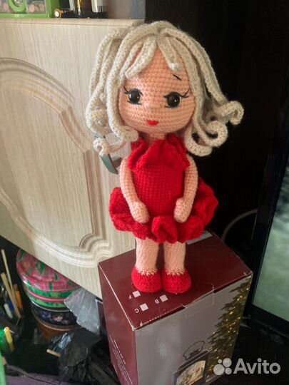 Вязаная кукла ручной работы