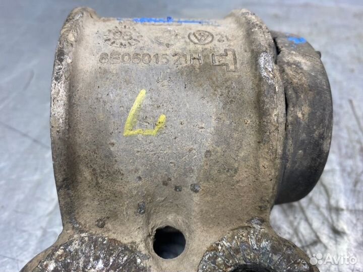 Сайлентблок задней балки левый Volkswagen Passat