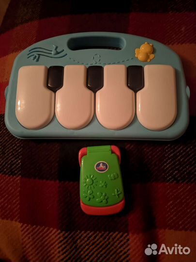 Пианино детское, сотовый телефон