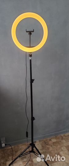 Кольцевая лампа со штативом