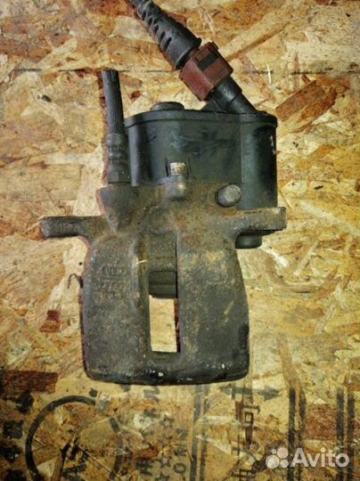 Суппорт задний правый Audi A6 C6 AUK