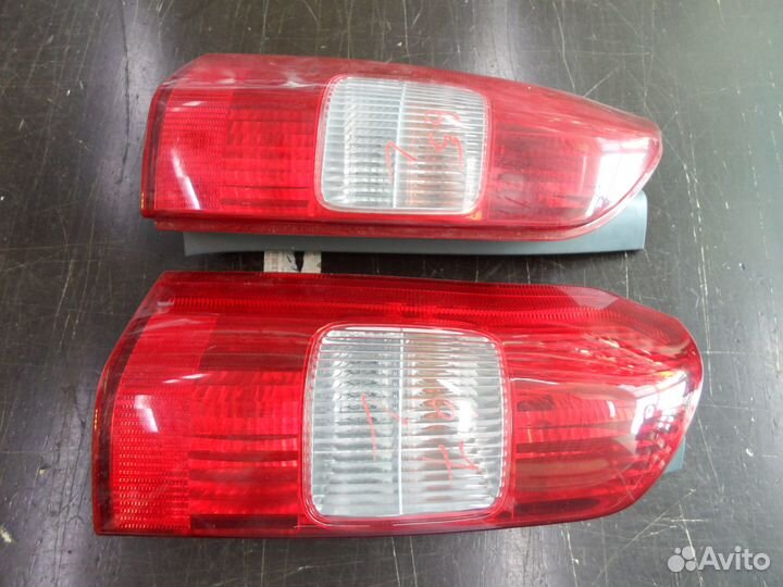 Задний фонарь левый Toyota Probox