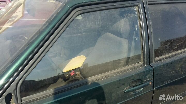 Переднее левое стекло ваз 2115