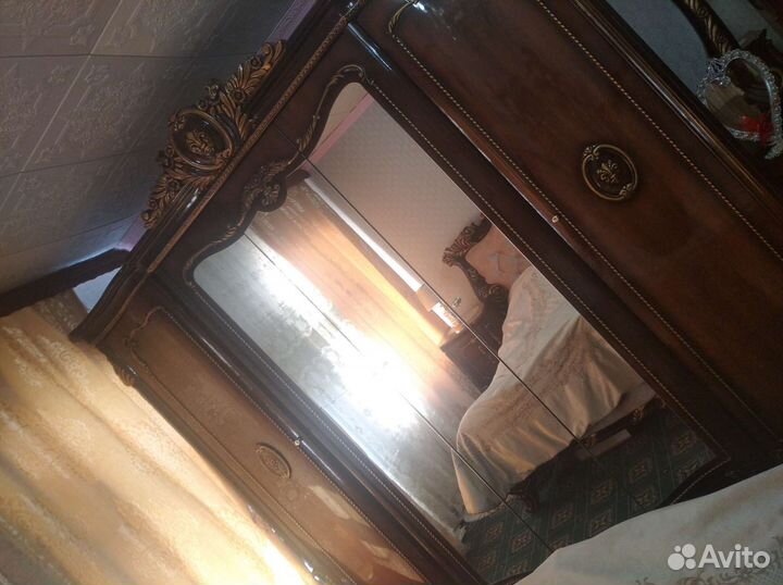 Продам спальный гарнитур