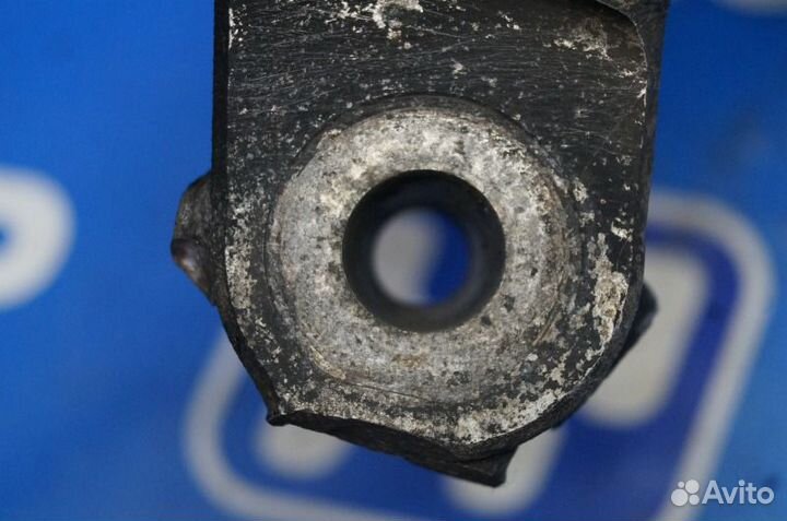 Кулак поворотный передний правый Opel Astra J 1.6