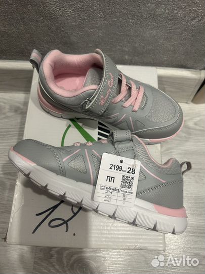 Кроссовки новые на девочку 28 р