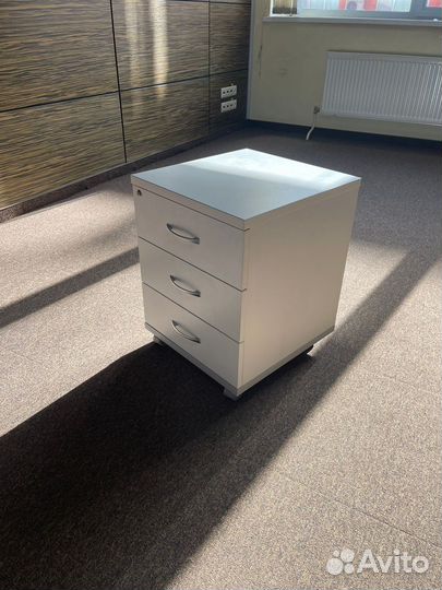 Продам офисные столы, кресла