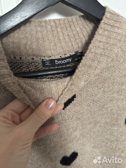 Свитер женский с сердечками