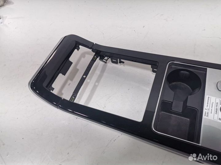 Пластик салона Land Rover Range Rover Velar 2020