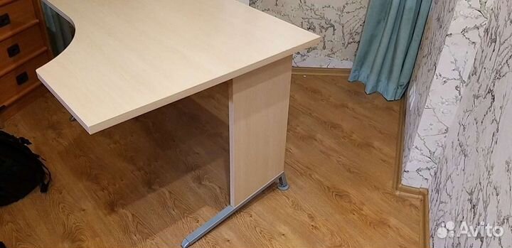 Письменный стол угловой