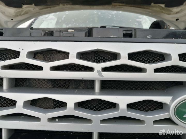 Решетка радиатора Land Rover discovery 4