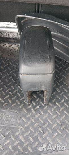 Подлокотник