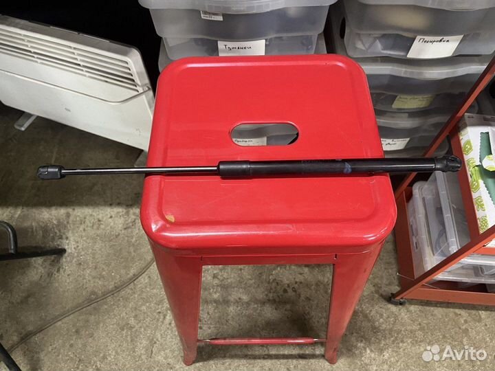 Амортизатор багажной двери Mini F56