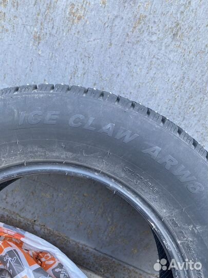 Arivo Ice Claw ARW8 215/70 R16 100T