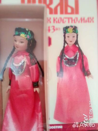 Кукла фарфоровая