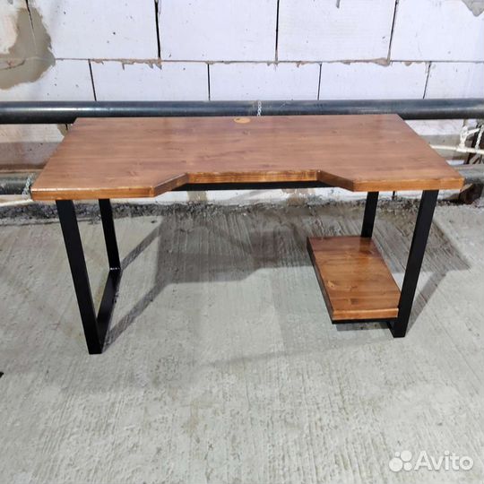 Компьютерный стол в стиле лофт