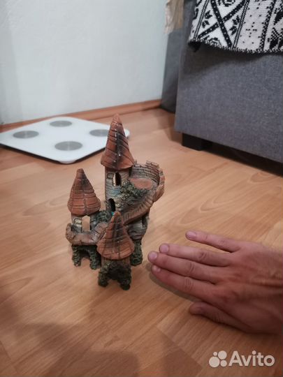 Замок для аквариума и камни