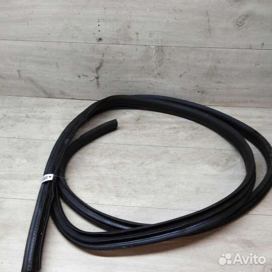 Уплотнитель передних дверей Ford Focus ll