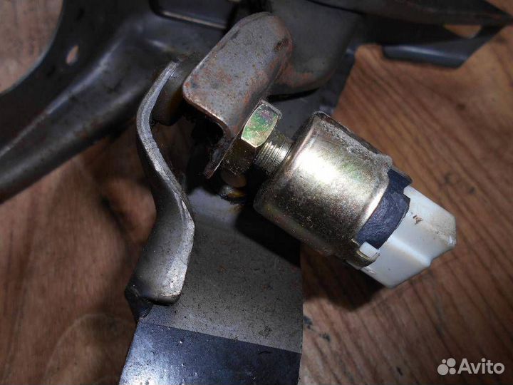 Датчик включения стоп-сигнала Hyundai Accent I 19