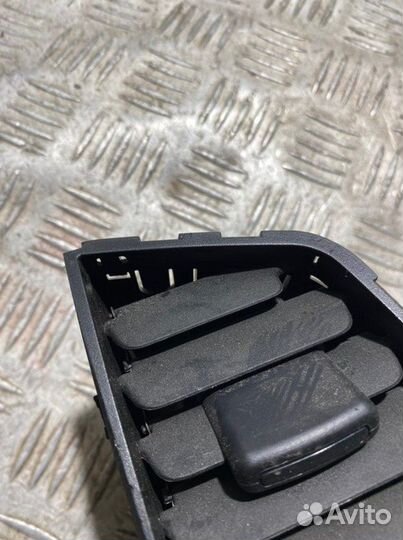 Дефлектор воздушный правый Uaz Profi 236024-010