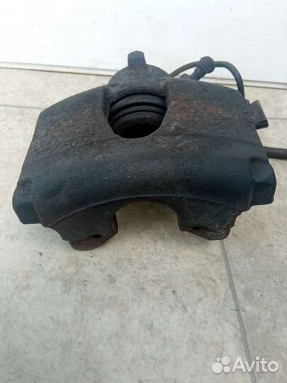 Суппорт тормозной передний левый Renault Laguna 2