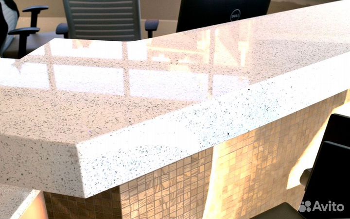 Ресепшн для кафе кварцевого агломерата