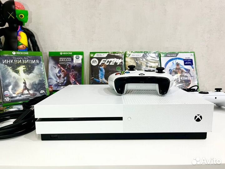 Xbox One S 1000 gb + 2 джойстика + 450 игр