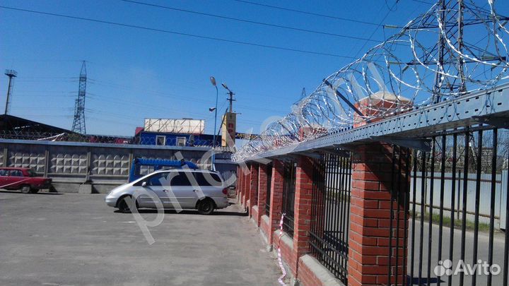 Монтаж колючей проволоки