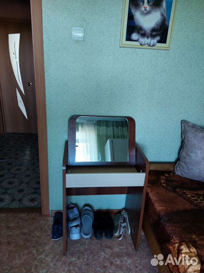 Дамский столик бу