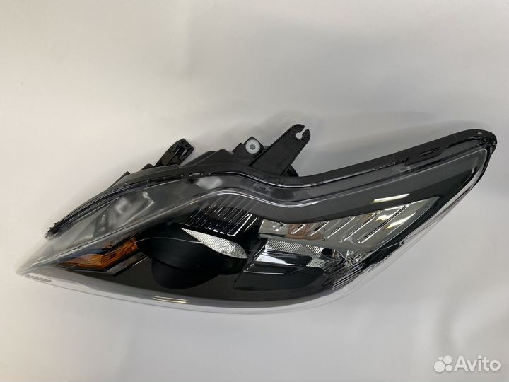 Фара левая Ford Focus 2 08-11 черная
