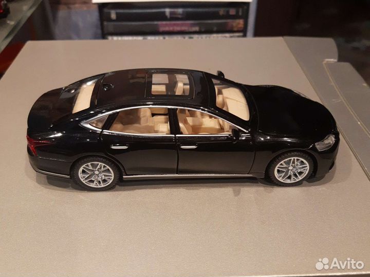 Lexus LS-500h, Maybach G-650,Land Cruiser 300